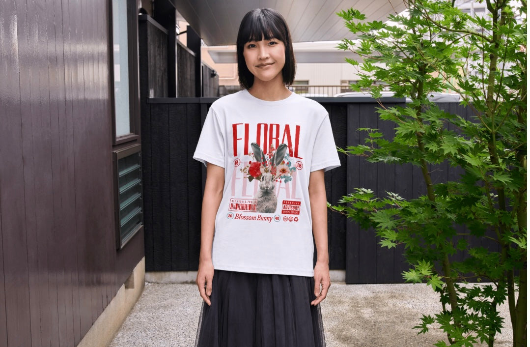 Explore the universe in style! This flower-inspired T-shirt is perfect for lovers of originality.